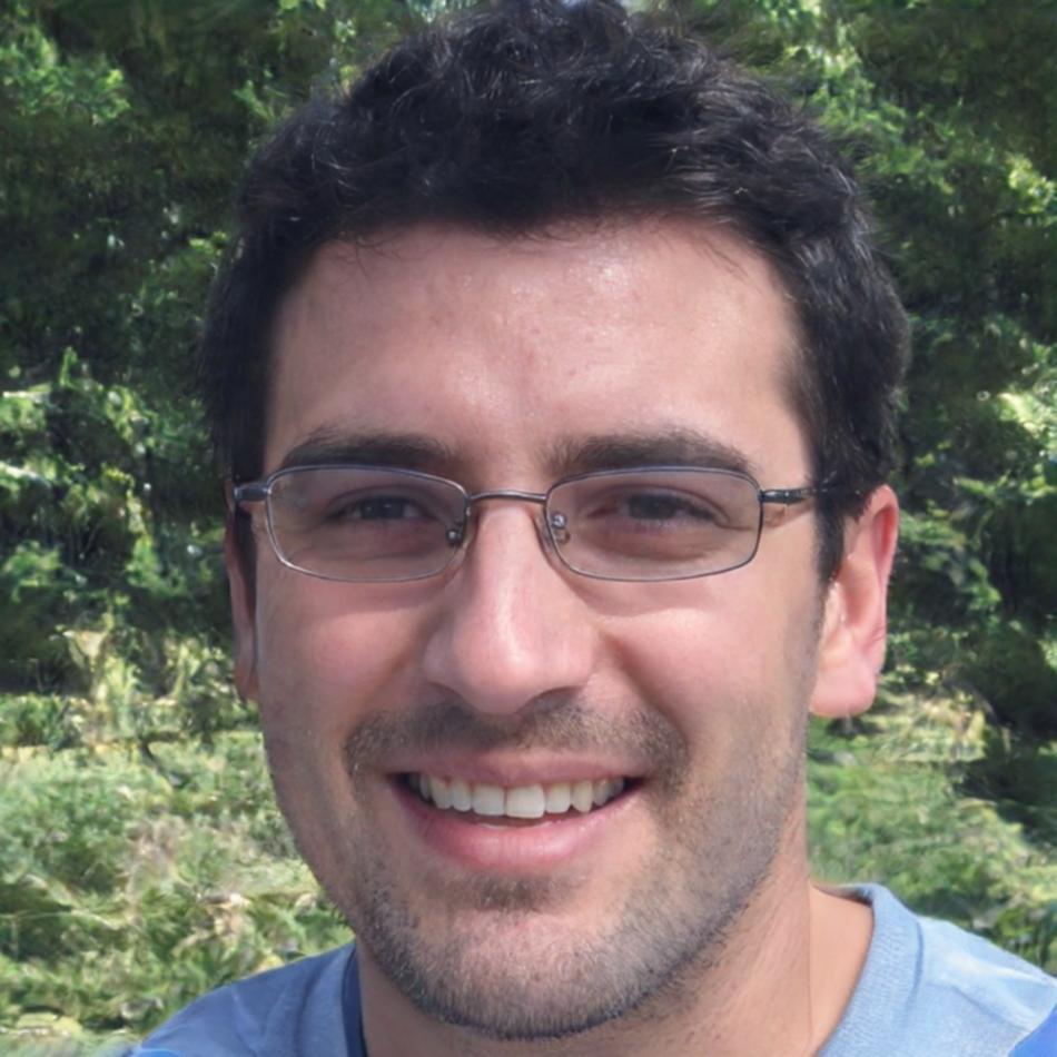 Instructor explicando conceptos técnicos